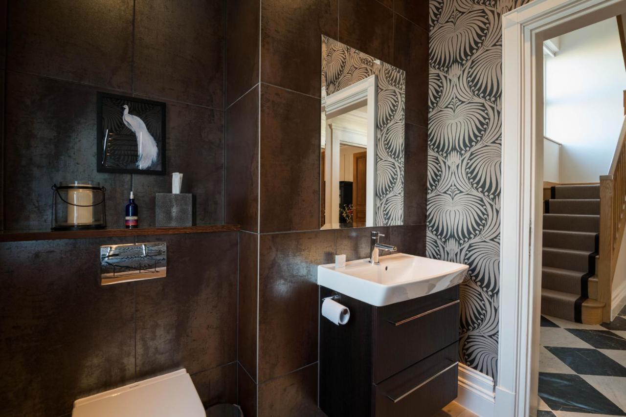 Breathtaking Putney Home With Gorgeous Garden Richmond  Kültér fotó